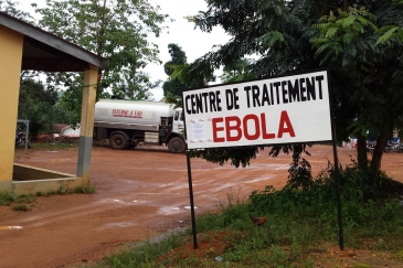 Ebola treatment centre outside an Ebola virus disease (EVD) case management centre run by Médecins Sans Frontières in the town of Guéckédou, Guinea. Photo: UNICEF/Suzanne Beukes