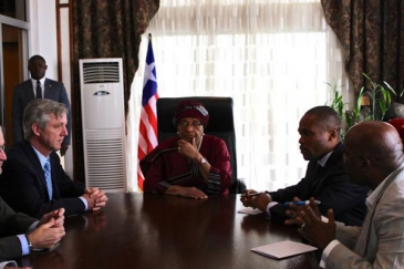 Head of the UN Mission for Ebola Emergency Response (UNMEER), Anthony Banbury (left) meeting with the President of Liberia Ellen Johnson-Sirleaf (to his left) in the capital Monrovia. Photo: UNMEER/Ari Gaitanis