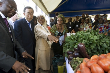 Secretary-General Ban Ki-moon is guided through Mbalmayo, Cameroon, a town where residents are engaged in several projects to further the Millennium Development Goals (MDGs). UN Photo/Eskinder Debebe