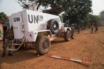 Un véhicule de la MINUSCA à Bangui en République centrafricaine. Photo ONU/Nektarios Markogiannis