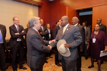 Secrétaire général António Guterres rencontre le Président de l’Ouganda, Yoweri Kaguta Museveni lors du 28e sommet de l’Union africaine (UA), à Addis-Abeba (Éthiopie). Crédit photo : UN Photo/Antonio Fiorente