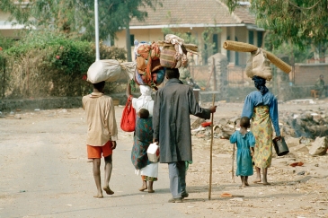 Rwandan refugees, who fled the genocide, returning in July 1994 from Goma, Zaire, (now the Democratic Republic of Congo, DRC). UN Photo/John Isaac