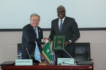 In Addis Ababa, Ethiopia, United Nations Secretary-General António Guterres and Moussa Faki, Chairperson of the African Union Commission, sign a Framework Agreement between the two organizations. January, 2018. Photo Credits: UN Photo/Antonio Fiorente