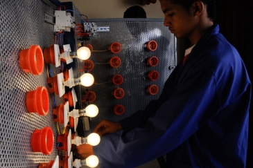 A young man at a vocational education and training centre, participating in the World Bank’s National Initiative for Human Development Support Project (INDH). Photo: Dana Smillie/World Bank