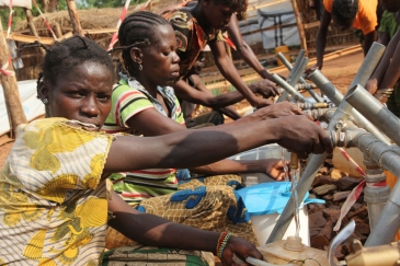 A Bambari, en République centrafricaine, les opérations humanitaires sont entravées par le mauvais état des routes, les bandits, les pillages et la violence des milices. (2015). Photo OCHA/Gemma Cortes