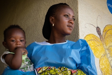 An Ebola survivor cares for her six-month-old son at a UNICEF-supported crèche in Beni, eastern DR Congo, December 2018. Photo: © UNICEF/UN0264160/Hubbard