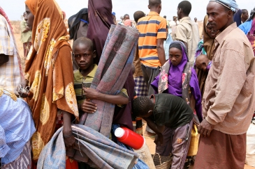 Somali refugee children prepare to return to Mogadishu from the Dadaab camp in Kenya (October 2015). UNHCR is supporting voluntary repatriations of Somali refugees from Kenya. Photo: UNHCR/Assadullah Nasrullah