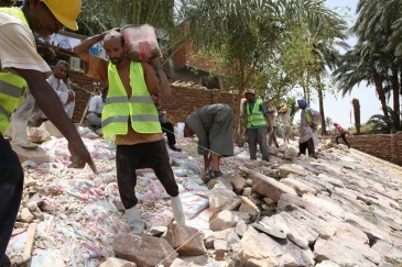 Travaux d'infrastructures destinés à employer de la main d'oeuvre en Egypte.