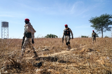 Askari wa Niger wakifanya doria kusini mwa nchi katika mpaka wa nchi yao na Nigeria