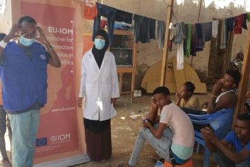 Staff from the Bosasso MRC in Puntland on an outreach in the informal settlement frequented by Ethiopian migrants