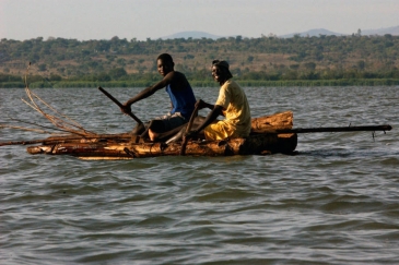 Wavuvi kutoka Kenya wakiwa katika harakati za uvuvi kwenye ziwa Victoria ambako Sangara ndiko makazi yake zaidi