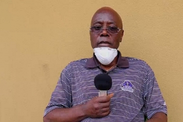 Adrien Bali, mwenye umri wa miaka 56 akizungumza katika hospitali ya Mtakatifu Joseph mjini Kinshasa, nchini DRC baada ya kupona COVID-19.