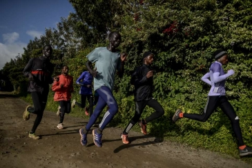 Refugee runners in Kenya train to qualify for the 2016 Olympics in Rio.   © UNHCR/Benjamin Loyseau
