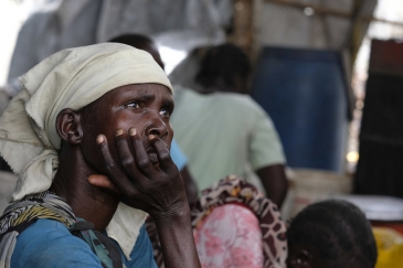 Mwanamke mkazi wa Wau Shilluk Sudan Kusini, mji ambao umeharibiwa na mapigano yaliyosambaratisha makazi, shule na hospitali. Picha: UNICEF/UN0236862/Rich