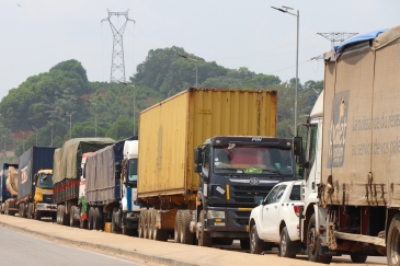 Trucks loaded with goods had been waiting for weeks to cross the Côte d’Ivoire-Ghana borders 