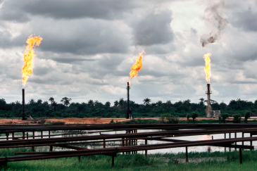 Nigeria: environmental pollution by burning off gas from the oil production in the Niger delta Ogoni