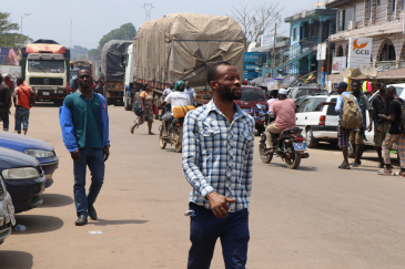 People and trucks cross at the Ghana-Côte d'Ivoire border at Elubo.