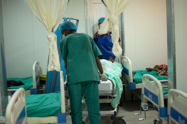 Health workers at the UNFPA Tunaydbah field hospital in Sudan’s eastern Gedaraf state