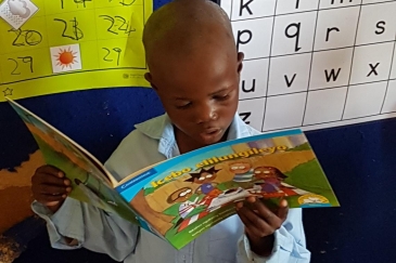 Thobela Boyoyo, six ans, est le lecteur le plus avancé de sa classe.