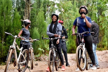 Cyclistes utilisant le service CityBuddiz à Kigali, Rwanda.