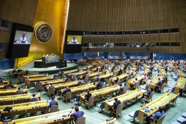 联合国大会第75届会议9月15日开幕。在大会堂中，代表们为了与保持身体距离而稀疏地落座。