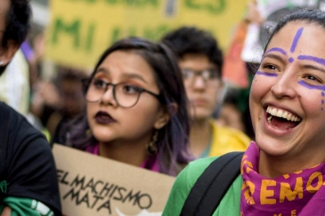 Des gens lors d'une manifestation pour les droits des femmes en Equateur.