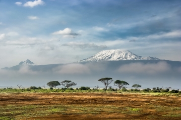 Vue du Kilimandjaro depuis le parc national d'Amboseli, au Kenya.