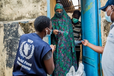 WFP staff attend to a participant in a Food and Cash assistance scheme Kano, Nigeria, last week.