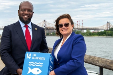 Les ambassadeurs Martin Kimani du Kenya et Ana Paula Zacarias du Portugal au siège de l'ONU