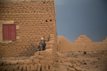 Too many guns - a fighter with the Coalition of Azawad Movements, the main rebel coalition in northern Mali. Photo: UN Photo/Marco Dormino/Flikr