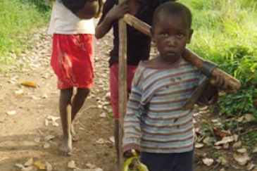 Some of Teddy Nakawoeisi’s grandchildren returning from work on a nearby farm