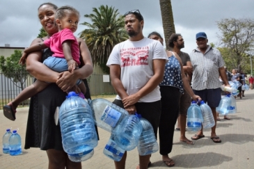 Cape Town residents queue to fill containers with water. Photo: AP Photo/Bram Janssen