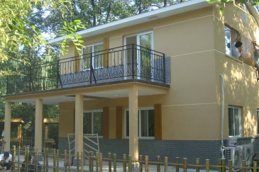 Bamboo products: Houses, furniture, lamp shades and a bicycle. Photo: INBAR/Lou Yiping