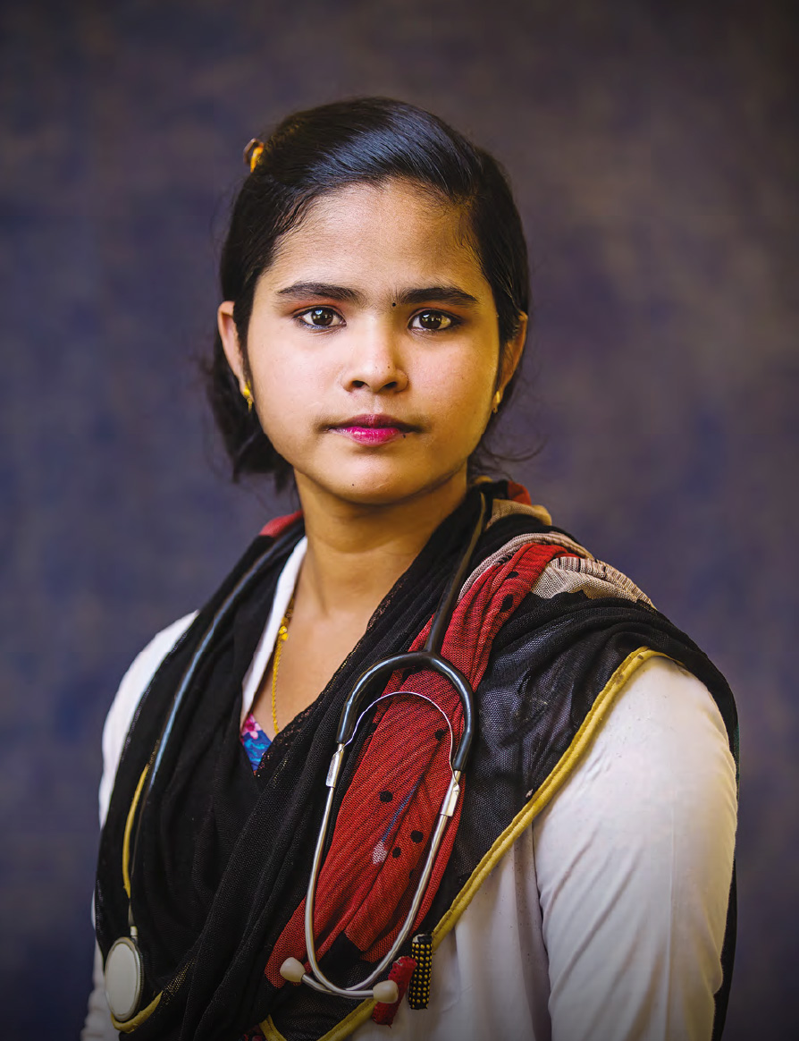 عصمت،‭ ‬‮١٥‬‭ ‬سنة،‭ ‬من‭ ‬اللاجئين‭ ‬الروهينغيا‭ ‬في‭ ‬بنغلاديش،‭ ‬تتحدث‭ ‬عن‭ ‬تطلعاتها‭ ‬في‭ ‬الحياة‭: ‬“في‭ ‬يوم‭ ‬من‭ ‬الأيام،‭ ‬أود‭ ‬أن‭ ‬أصبح‭ ‬طبيبة‭ .‬وأود‭ ‬أن‭ ‬أعالج‭ ‬جميع‭ ‬أنواع‭ ‬الناس‭. ‬وعندما‭ ‬كنت‭ ‬في‭ ‬العاشرة‭ ‬من‭ ‬عمري،‭ ‬اضطررت‭ ‬للتوقف‭ ‬عن‭ ‬الدراسة‭ .‬ويحدوني‭ ‬الأمل‭ ‬في‭ ‬أن‭ ‬أتمكن‭ ‬في‭ ‬يوم‭ ‬من‭ ‬لأيام‭ ‬من‭ ‬مواصلة‭ ‬دراستي‭.
