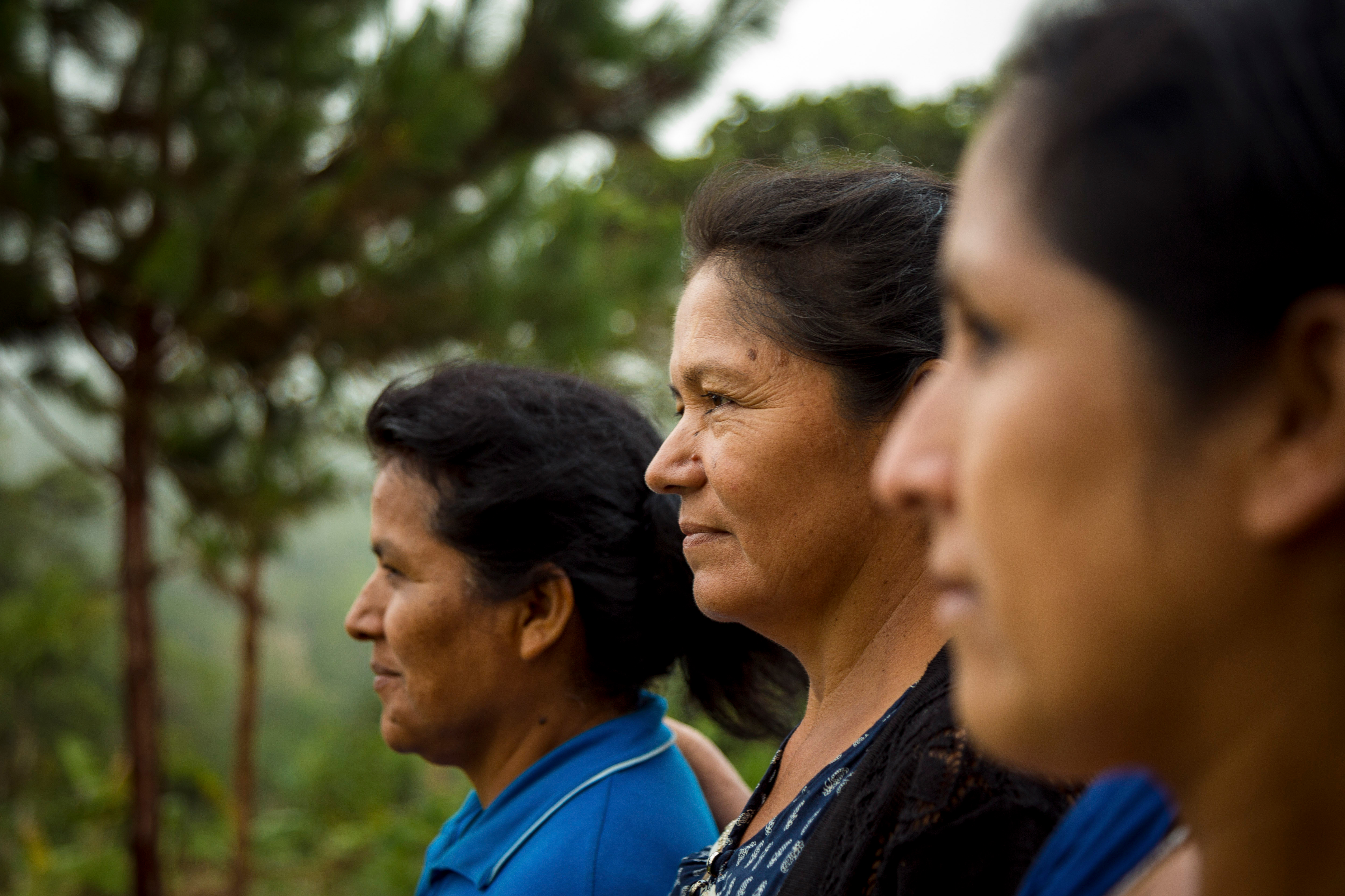 Profils de trois femmes autochtones
