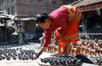 UN Photo/Gill Fickling: Potter in Bhaktapur, Nepal