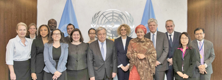 Photo of Secretary-General and members of his Executive Office holding a leadership dialogue on 31 October 2018.