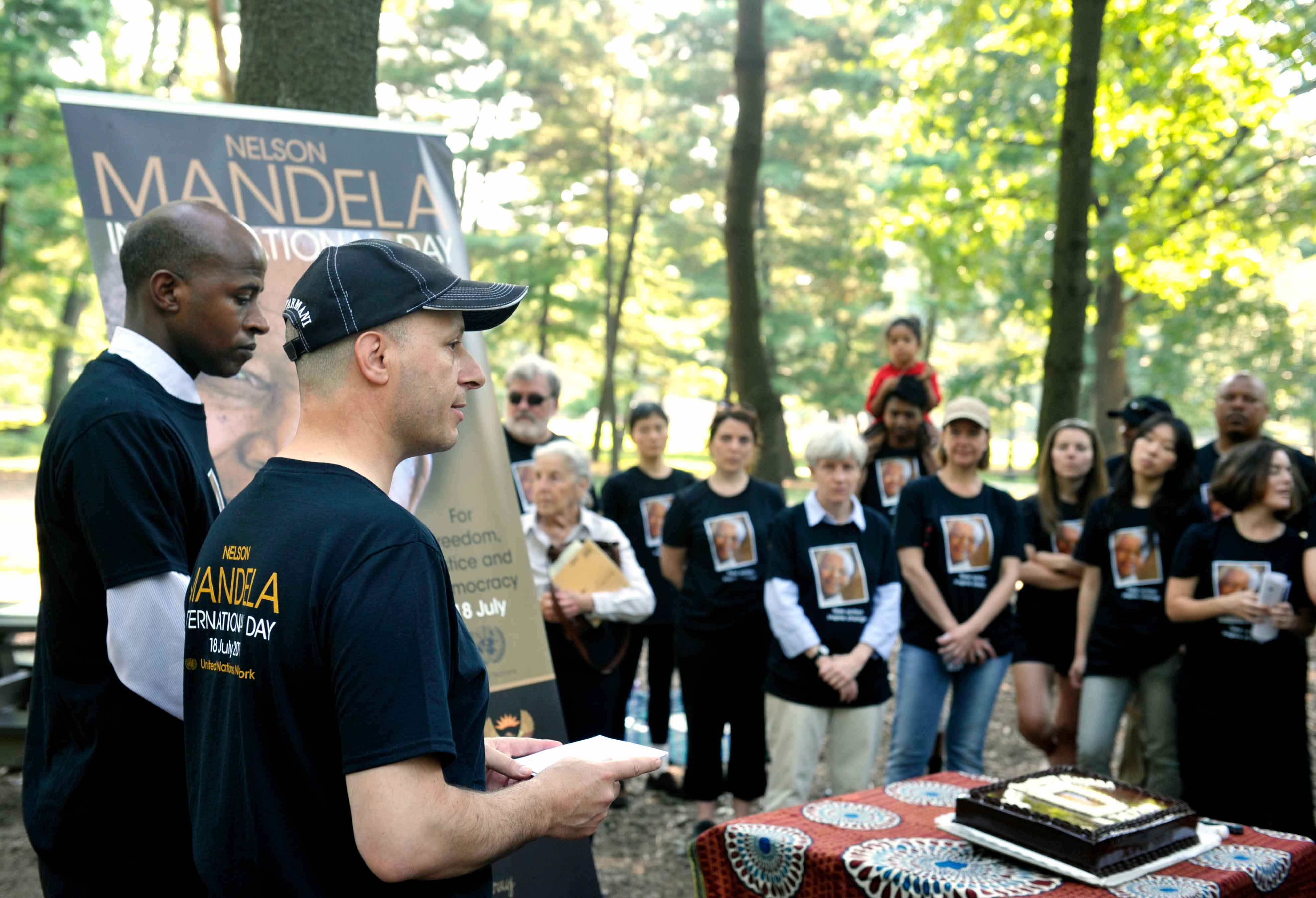 UN staff volunteering in a 'Take Action! Inspire Change' Campaign, Central Park. © UN Photo/Mark Garten