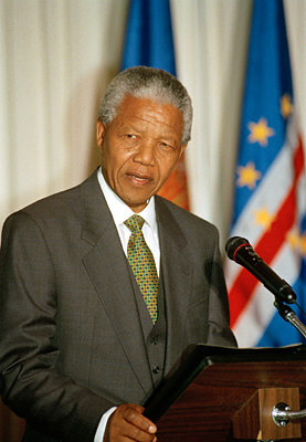 Nelson Mandela, President of South Africa, speaking at a luncheon given by the Secretary-General in honour of Heads of State or Government attending the 49th session of the General Assembly.
