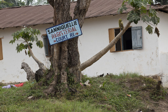 The Sanniquellie Magisterial court is a typical courtroom in rural Liberia. The UN is working to upgrade the facilities and professionalize its staff. UN Photo/ Staton Winter