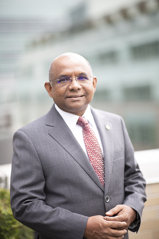 Retrato del presidente de la Asamblea General, el honorable Abdulla Shahid