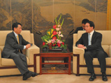 Photo of Ambassador Oh Joon, Chair of the 1540 Committee in discussion with Deputy Foreign Minister, Mr Li Baodong at the Ministry of Foreign Affairs, Beijing on 23 October 2014 at the start of the 1540 Committee's visit to China.