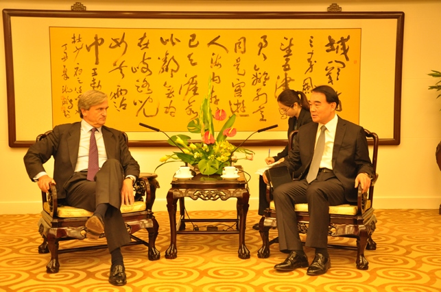 The Chair of the 1540 Committee, Ambassador Román Oyarzun Marchesi held a bilateral meeting with Mr. LI Baodong, Deputy Foreign Minister of China in Beijing on 6 September 2015, before he opened the Training for the 1540 Points of Contact in the Asia and Pacific Region on 7 September 2015 in Qingdao, China.