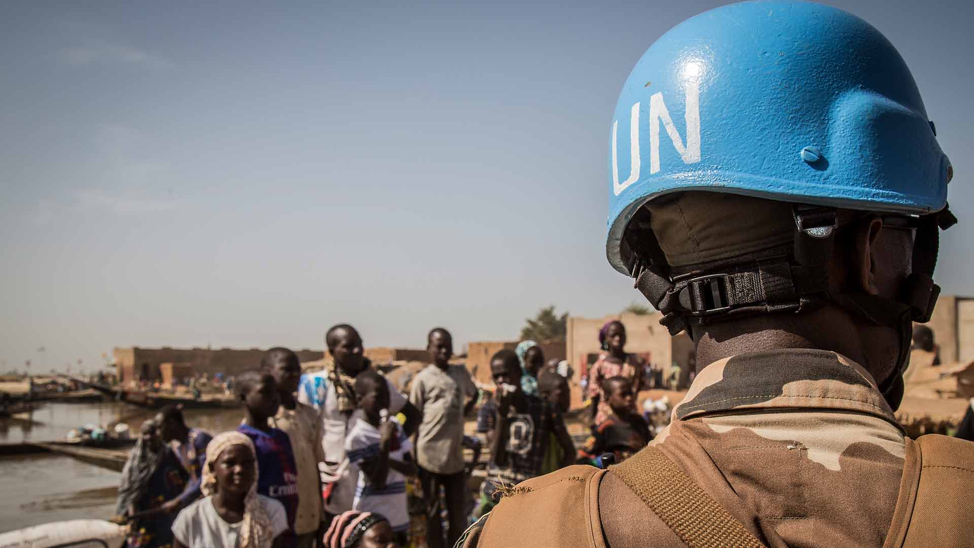 Patrullas de MINUSMA en el mercado de Konna Market en Mali. 
										Foto ONU/Gema Cortes