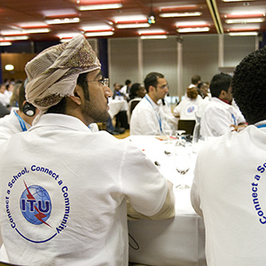 Los participantes del Foro de la Juventud  de la Unión Internacional de Telecomunicaciones (UIT).