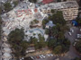 102 miembros del personal de la ONU mueren en el terremoto al desplomarse la Sede de las Naciones Unidas.