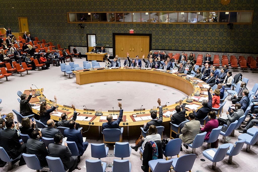 Vue d’ensemble de la réunion du Conseil de sécurité adoptant à l’unanimité la résolution 2450 (2018), laquelle renouvelle le mandat de la Force des Nations Unies chargée d’observer le dégagement (FNUOD) pour une période de six mois, jusqu’au 30 juin 2019. Photo : ONU/Manuel Elias.