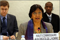 La Haut-Commissaire aux droits de l'homme Navi Pillay présente son premier rapport annuel.