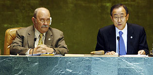 S.E. M. Miguel d'Escoto Brockmann, Président de l'Assemblée générale et M. Ban Ki-moon, Secrétaire général de l'ONU