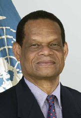 S.E. M. Julian Robert Hunte